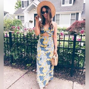 Dainty Hooligan women’s cutout palm print maxi dress. Size Small